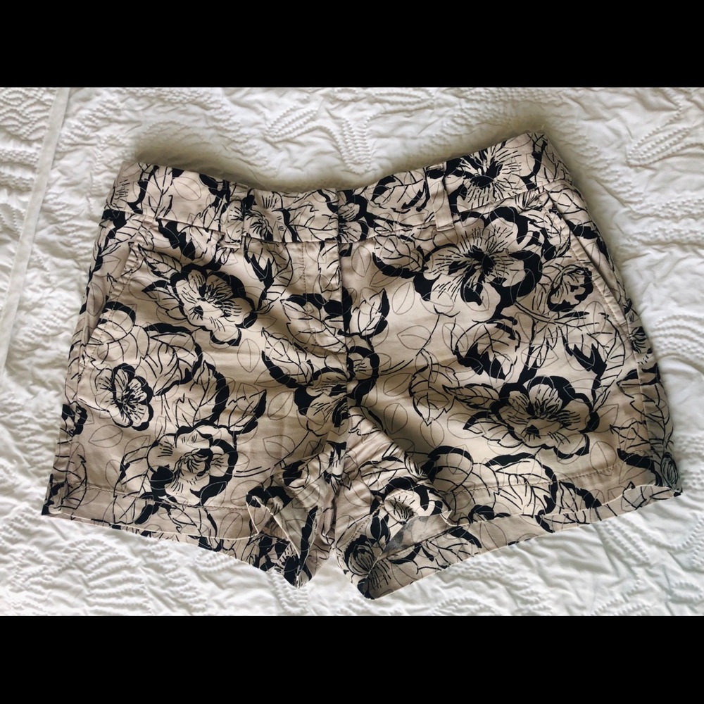 Ann Taylor Loft 3.5” short